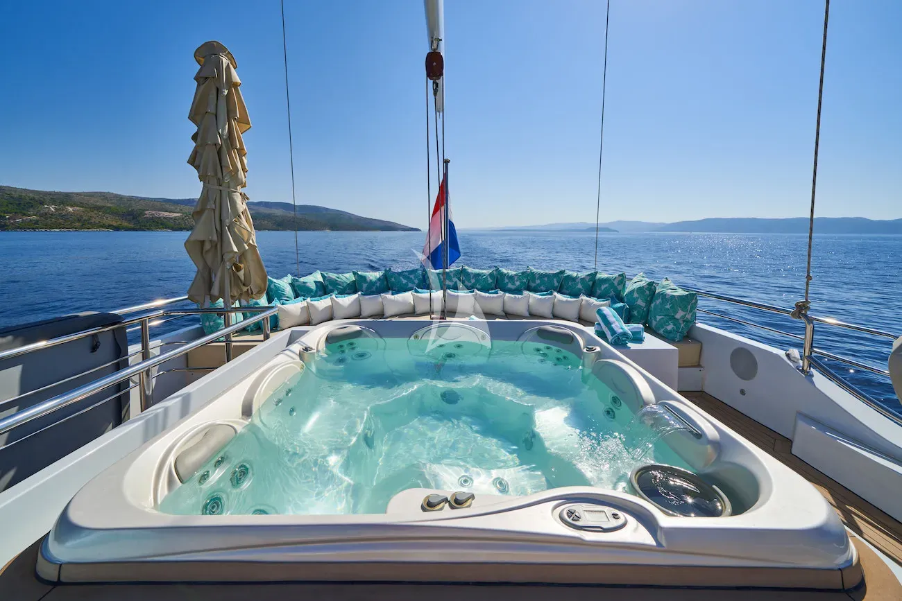 levante_yacht