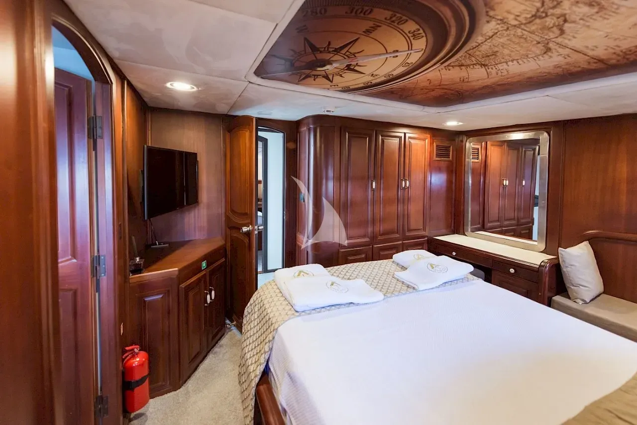levante_yacht