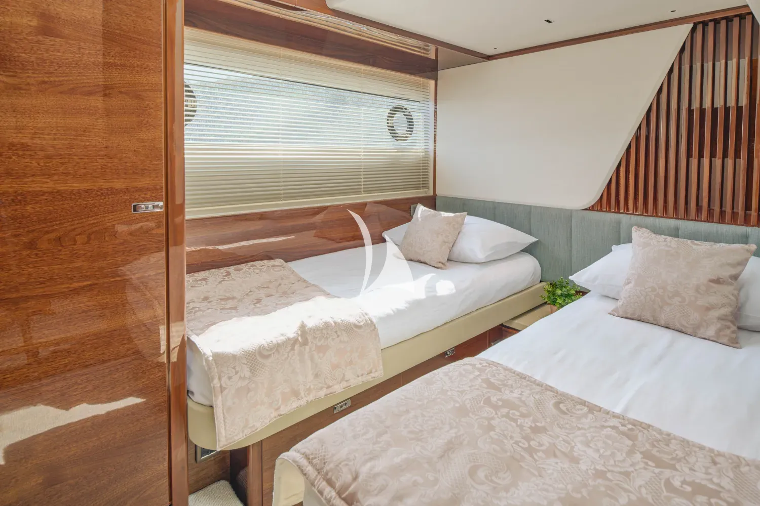 levante_yacht