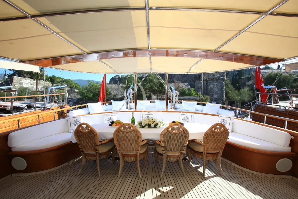 levante_yacht