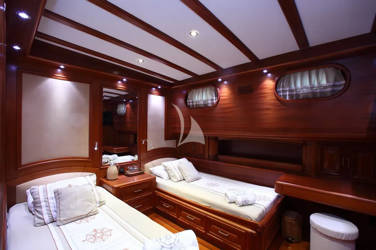 levante_yacht