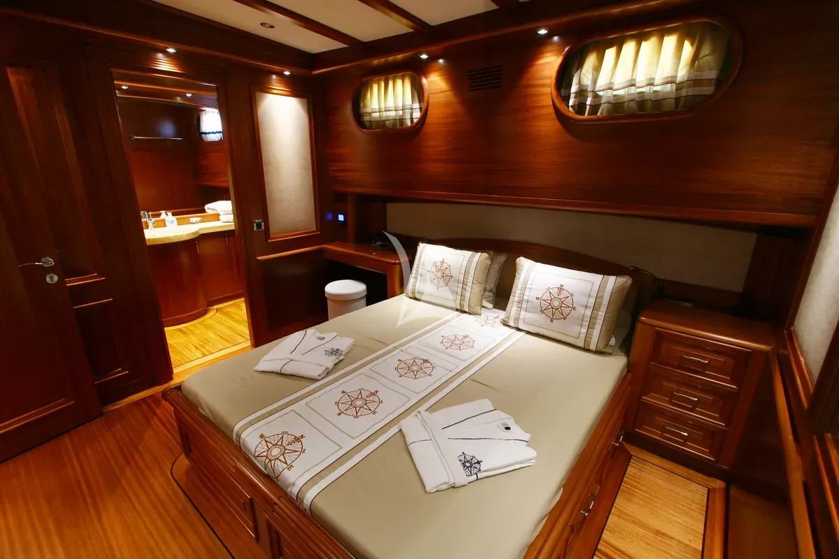 levante_yacht
